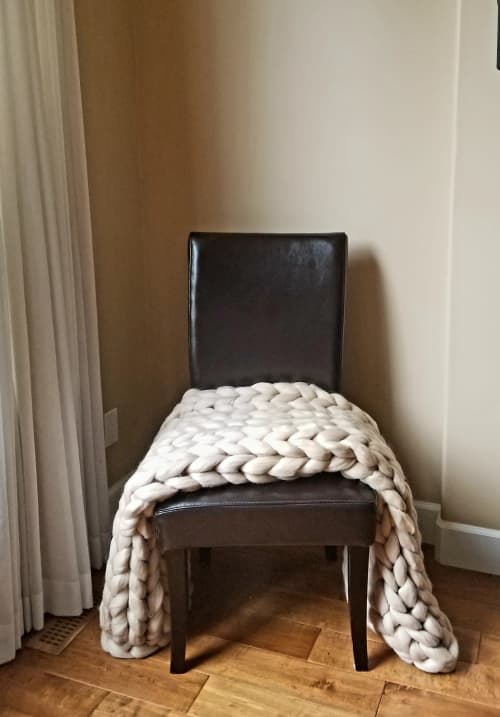 Chunky knit 40"×60" Merino Wool blanket | Throw in Linens & Bedding by Knit Like A Boss. Item composed of fabric