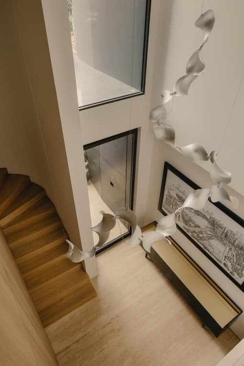 Dune 10 Curve | Chandeliers by MOSS Objects. Item composed of aluminum in minimalism or contemporary style