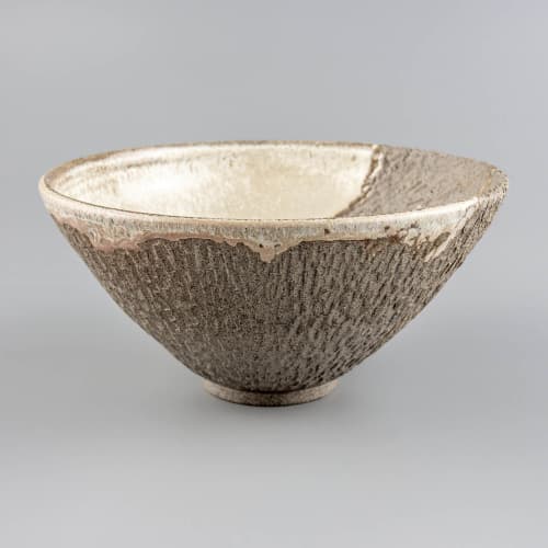 Handmade Carved Bowl Arinor Aluda | Decorative Bowl in Decorative Objects by Svetlana Savcic / Stonessa. Item composed of stoneware compatible with modern style