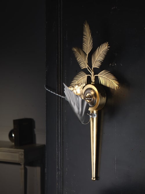 hd001-app | Sconces by Gallo. Item composed of metal