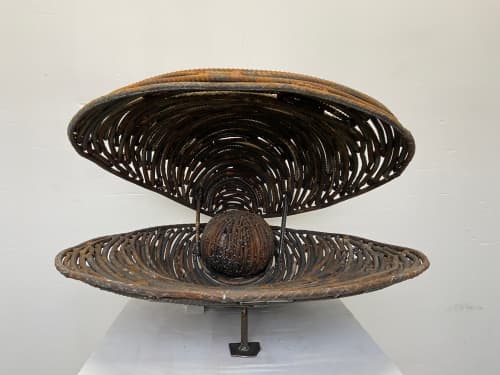 Shell with Pearl | Public Sculptures by Pedro Villalta. Item made of metal
