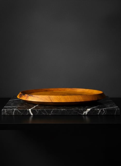 Large Oak Presentation Plate | Hand-Turned Artisan Solitaire | Decorative Plate in Decorative Objects by Holzkunst Samuel Meisinger. Item composed of wood compatible with modern and rustic style
