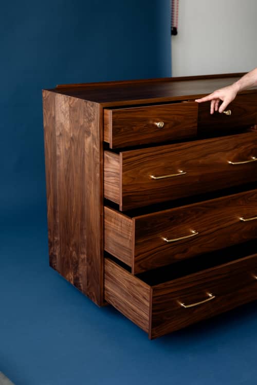 Handhold Studio - Storage and Tables