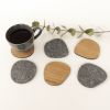 Pebble shape coasters of wood and gray felt. Set of 6 | Tableware by DecoMundo Home. Item composed of oak wood and fabric in minimalism or mediterranean style