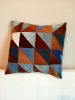 Kissen Dreiecke | Pillow in Pillows by DaWitt. Item composed of cotton