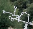 Homenaje a Chillida | Public Sculptures by David Marshall. Item made of aluminum